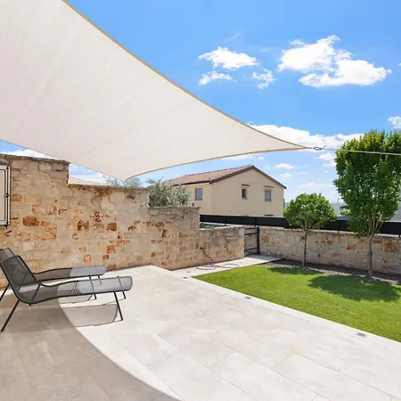 Puccini With Pool And Sauna Villa