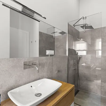 Puccini With Pool And Sauna Villa