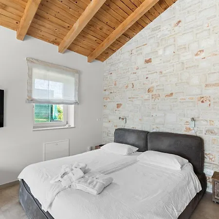 Puccini With Pool And Sauna