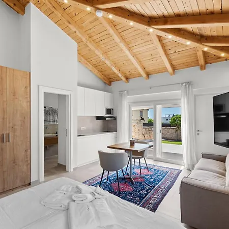 Puccini With Pool And Sauna Villa *