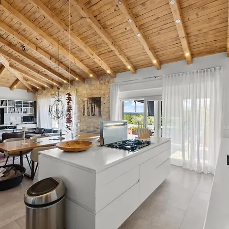 Puccini With Pool And Sauna Frata