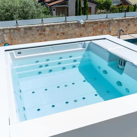 Puccini With Pool And Sauna *