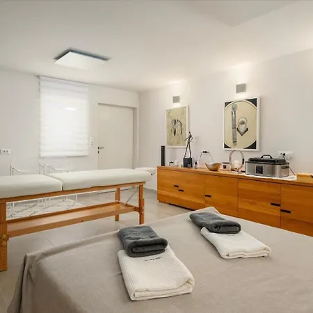 Villa Puccini With Pool And Sauna