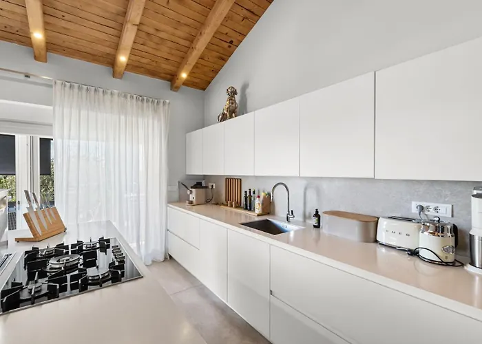 Puccini With Pool And Sauna * Frata