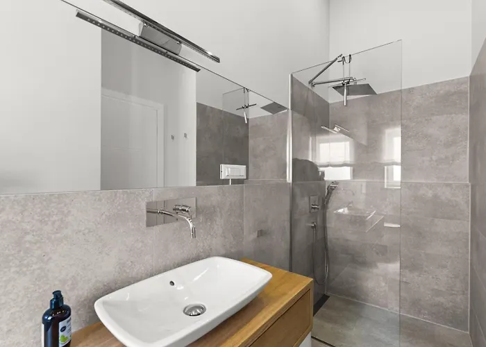 Puccini With Pool And Sauna Villa