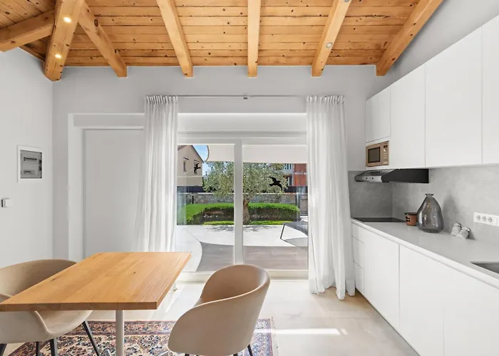 Villa Puccini With Pool And Sauna