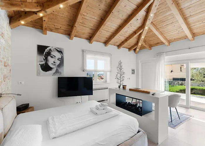 Villa Puccini With Pool And Sauna *