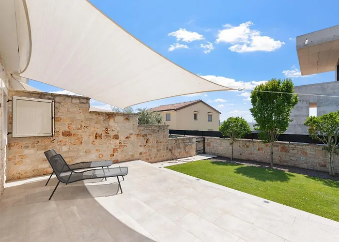 Puccini With Pool And Sauna Villa