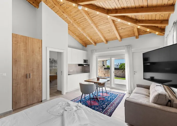 Puccini With Pool And Sauna Villa *