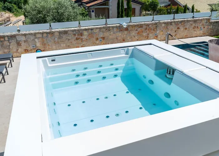 Puccini With Pool And Sauna *