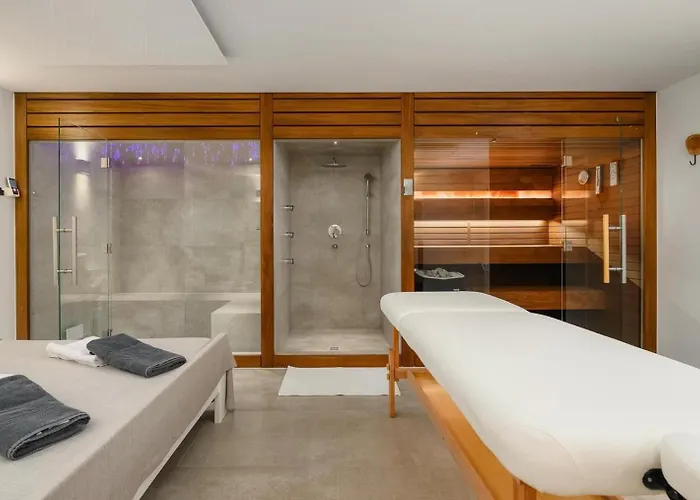 Puccini With Pool And Sauna Villa *