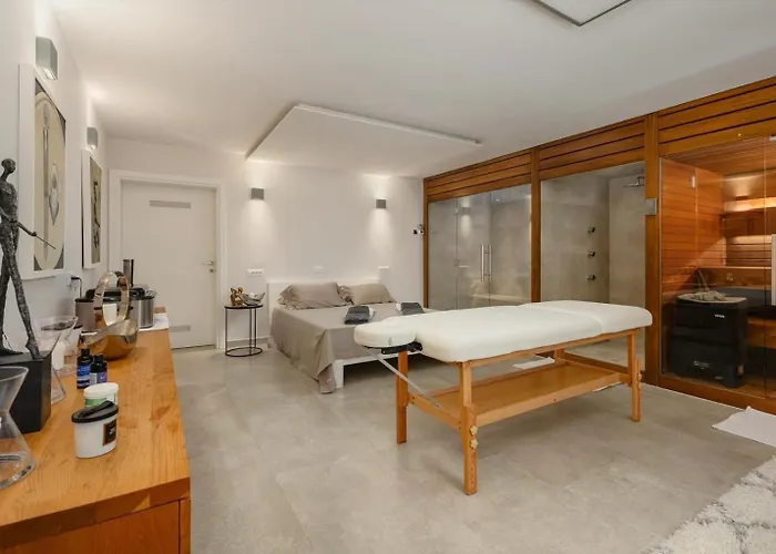 Puccini With Pool And Sauna Villa